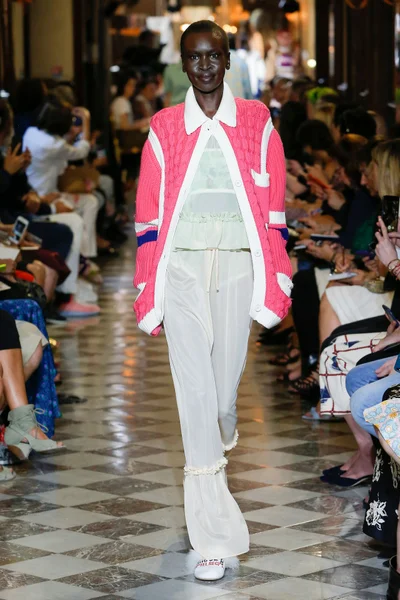 Look 18